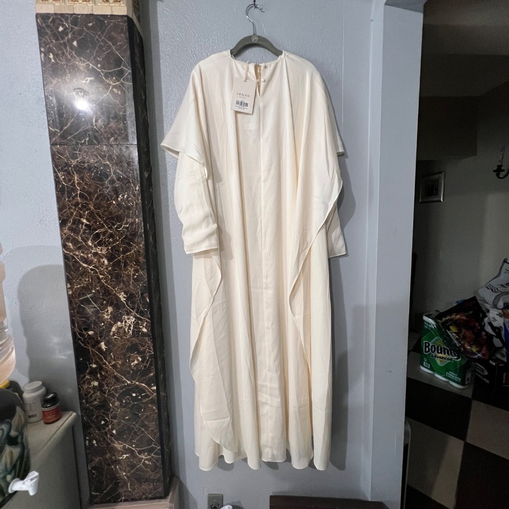 Off White Veiled New York gala dress - Picture 3 of 4